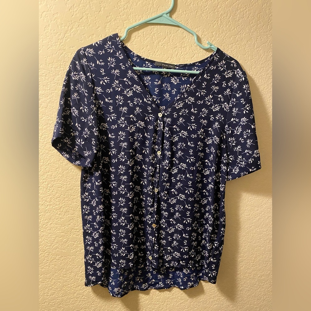 West Kei floral top Size Medium